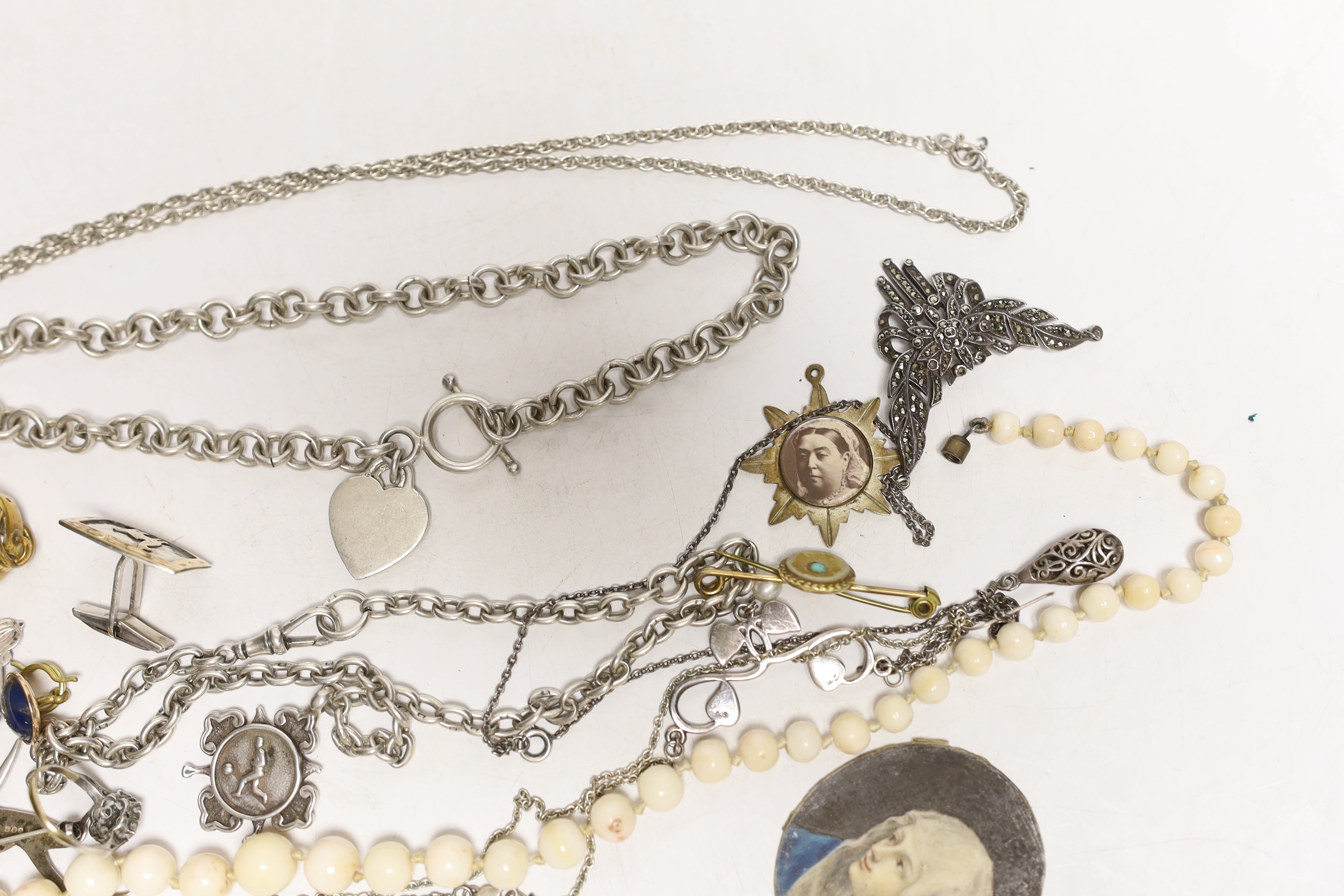 A small group of assorted mainly silver jewellery, including an albert, Scottish 'Gang Warily' brooch and bird brooch and other items including 925 cufflinks and '9ct and silver' dress ring.